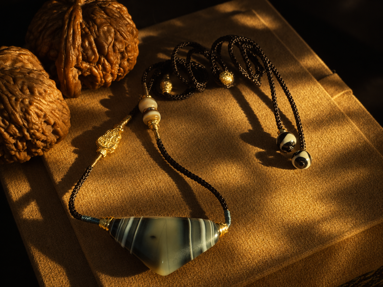 Blue Dyed Ox Horn Vajra Choker - Image 4